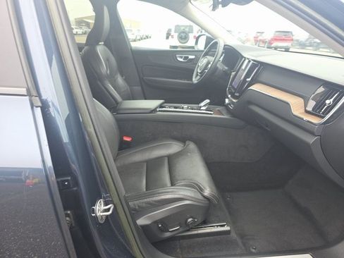 Used 2023 Volvo XC60 B5 Ultimate w/ Protection Package Premier image 5