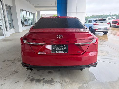 Used 2025 Toyota Camry SE FWD image 5