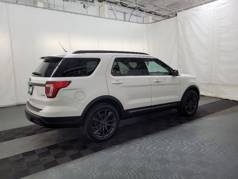 Used 2018 Ford Explorer XLT w/ Equipment Group 202A AWD/4WD image 10