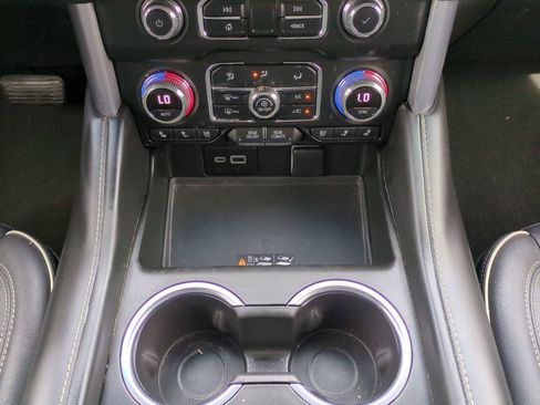 Used 2023 GMC Yukon SLT AWD/4WD image 24