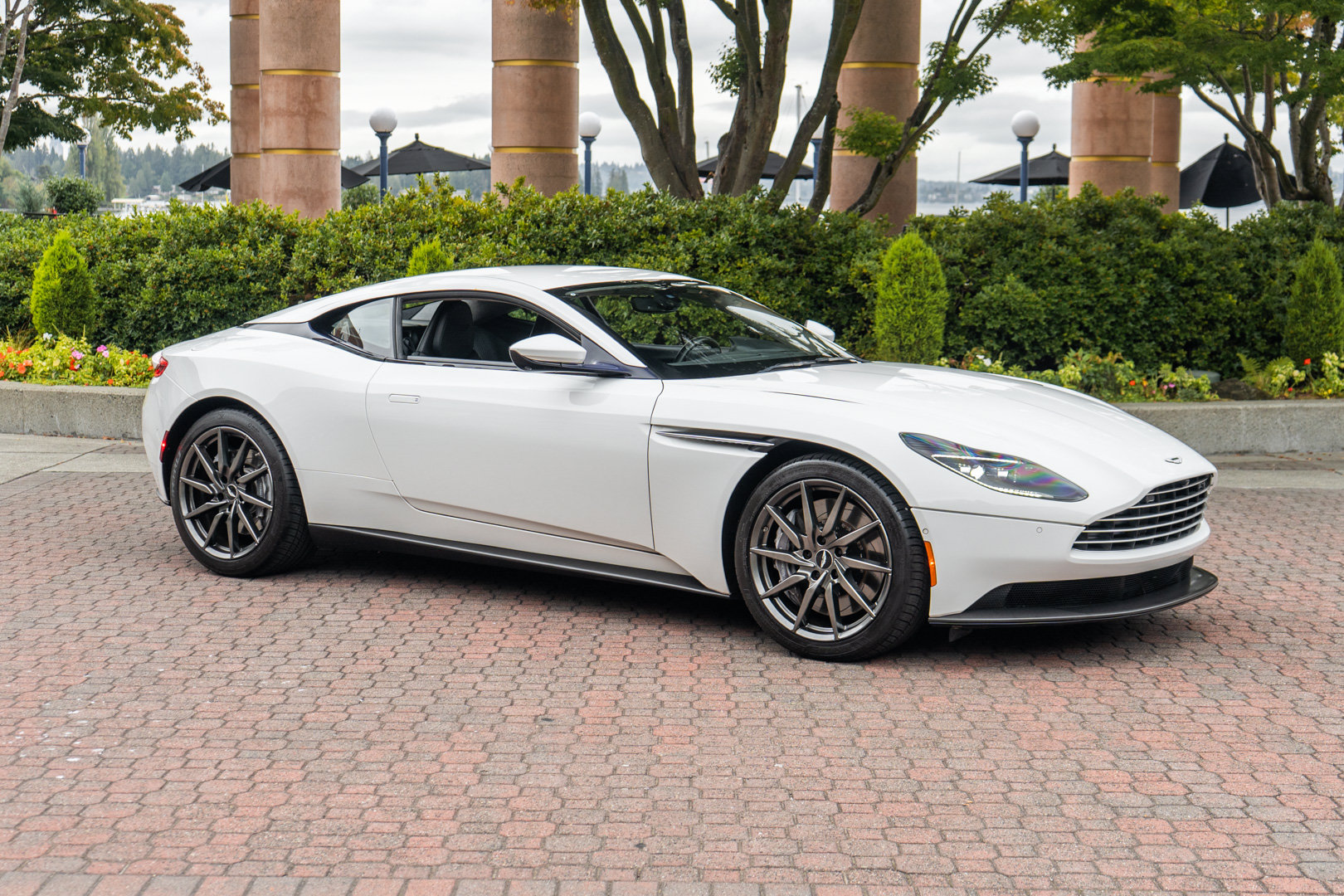 Used 2019 Aston Martin DB11 Coupe RWD image 50
