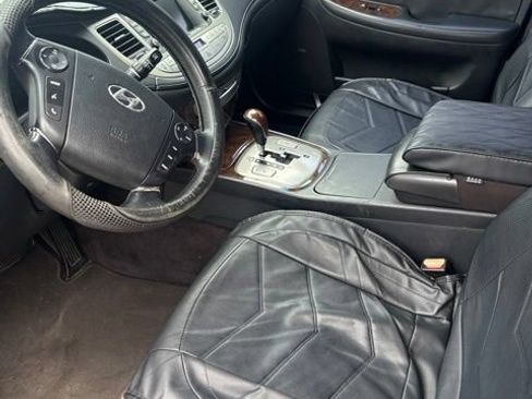 Used 2010 Hyundai Genesis 3.8 w/ Premium Navigation Pkg 3 RWD image 4