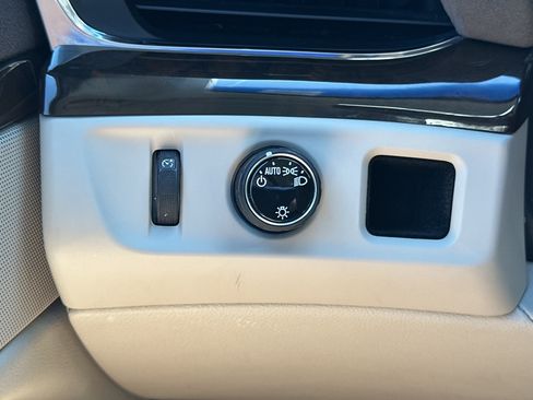 Used 2016 Cadillac Escalade ESV Luxury RWD image 30