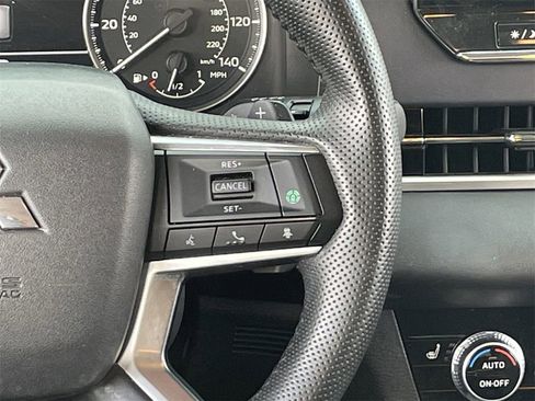 Used 2023 Mitsubishi Outlander SE Black Edition image 23