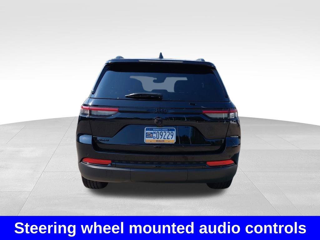 Used 2024 Jeep Grand Cherokee Altitude AWD/4WD image 12