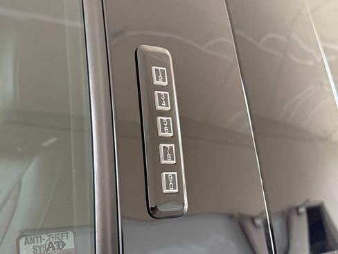 Used 2019 Ford F150 Raptor w/ Equipment Group 802A Luxury AWD/4WD image 40