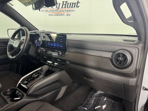 Used 2025 Chevrolet Colorado Trail Boss AWD/4WD image 31