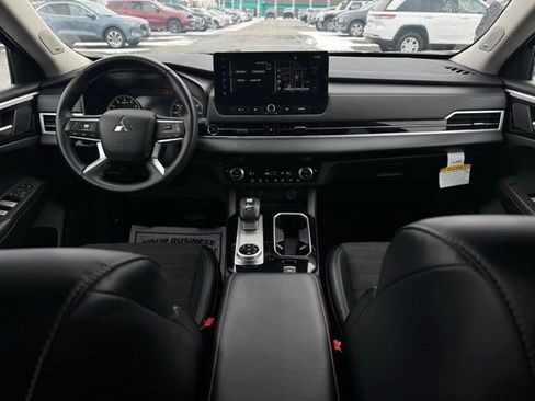 Used 2025 Mitsubishi Outlander Trail Edition image 23