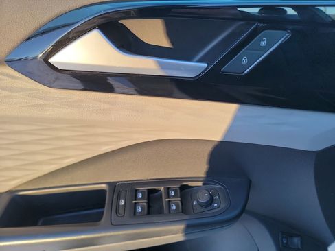 Used 2022 Volkswagen Taos S image 11