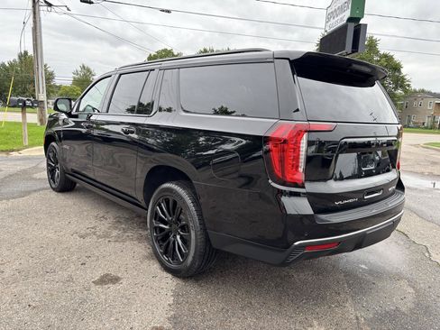 Used 2021 GMC Yukon XL AT4 w/ Technology Package AWD/4WD image 3