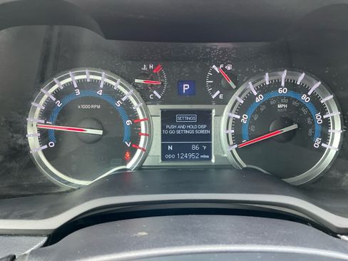 Used 2019 Toyota 4Runner TRD Off-Road Premium AWD/4WD image 19