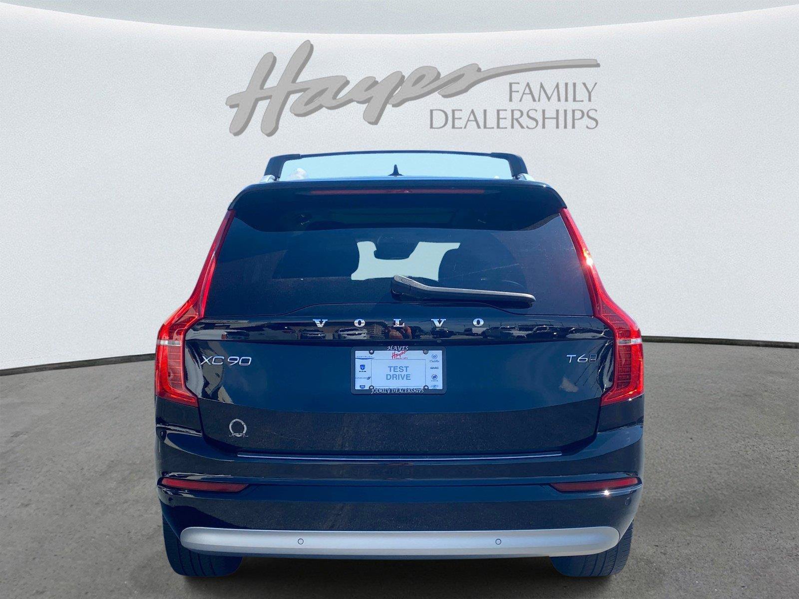 Used 2022 Volvo XC90 T6 Momentum w/ Climate Package AWD/4WD image 4