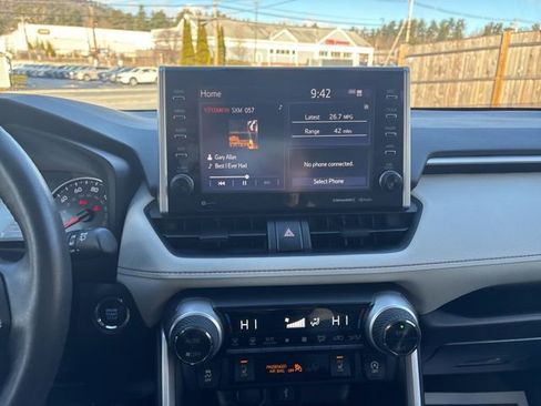 Used 2022 Toyota RAV4 XLE w/ Convenience Package image 23