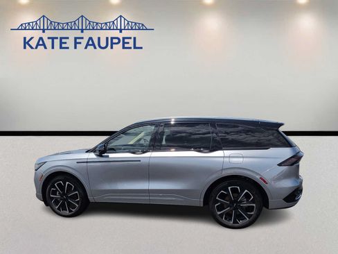 Used 2024 Lincoln Nautilus Reserve AWD/4WD image 4