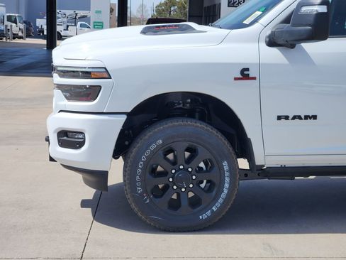 New 2026 RAM 2500 Laramie AWD/4WD image 10
