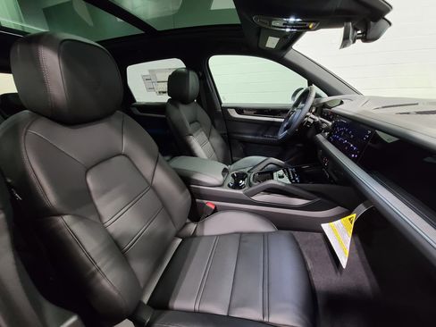 New 2026 Porsche Cayenne image 29