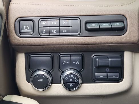 Used 2024 GMC Yukon XL Denali w/ Advanced Technology Package RWD image 22