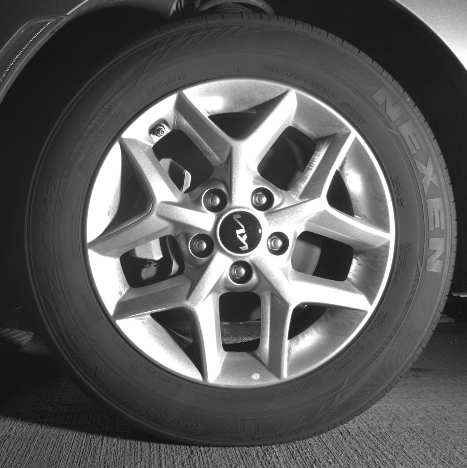 Used 2025 Kia Soul LX w/ LX Technology Package FWD image 13