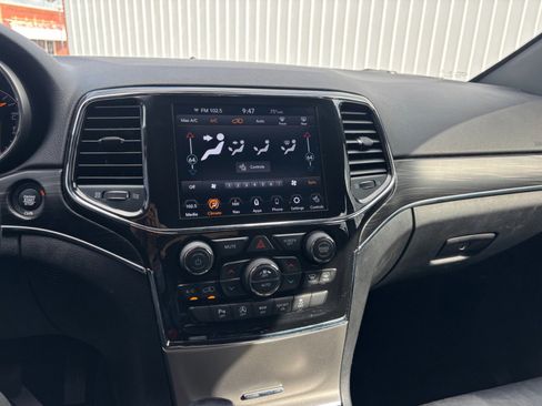 Used 2022 Jeep Grand Cherokee Limited image 31