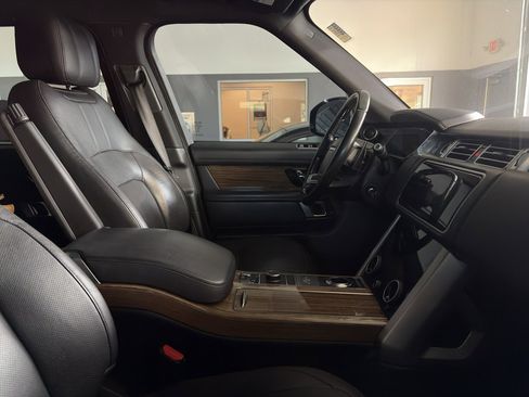 Used 2018 Land Rover Range Rover Long Wheelbase Supercharged image 3