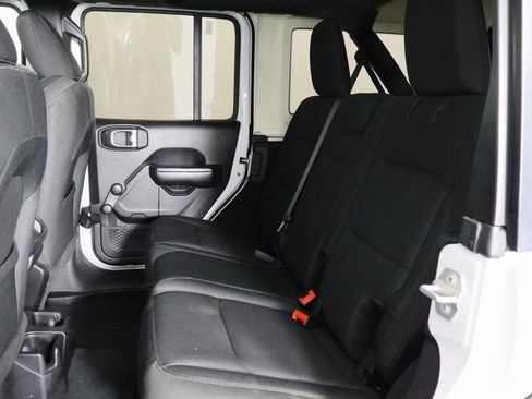 Used 2018 Jeep Wrangler Unlimited Sport image 17