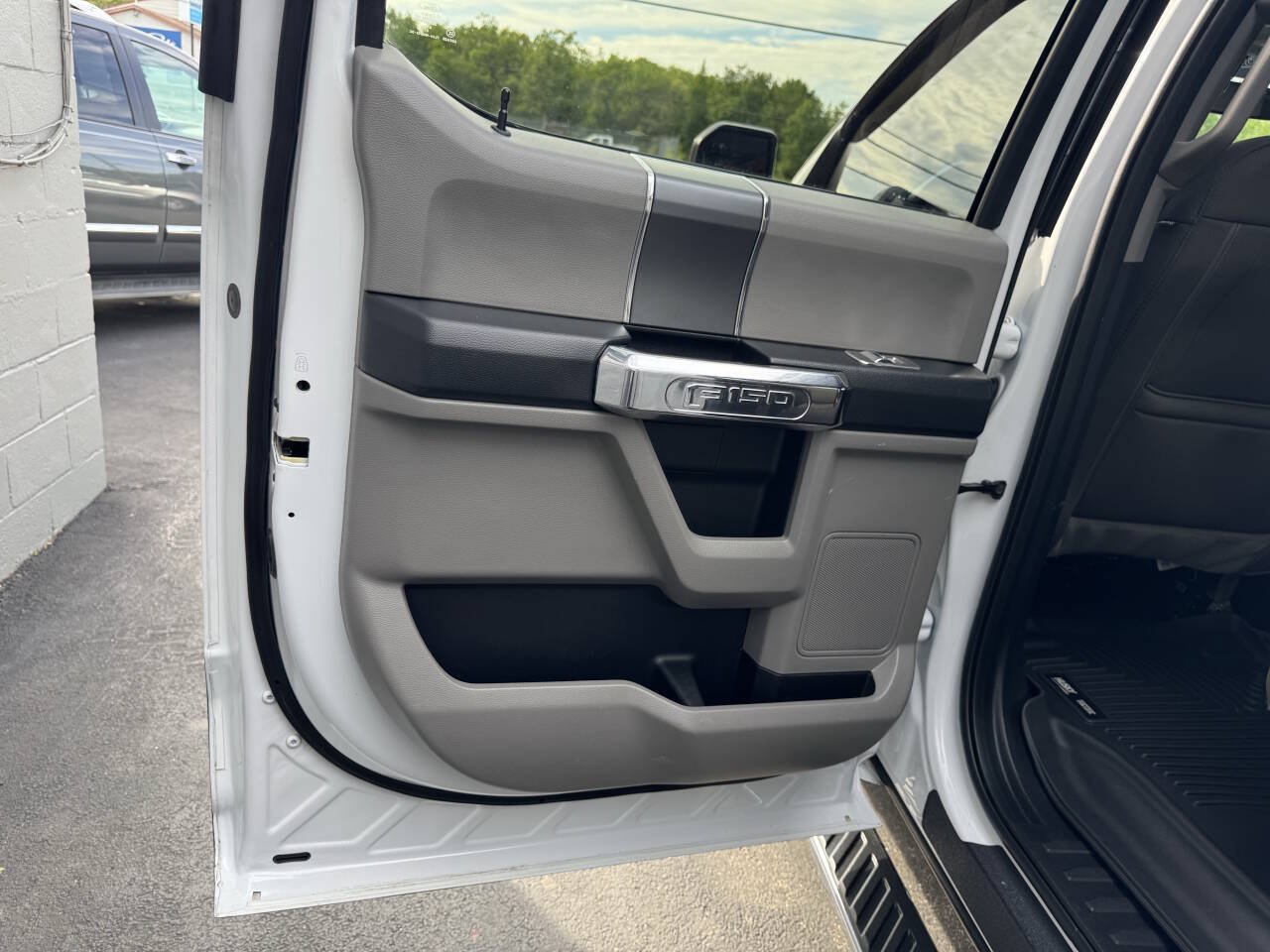 Used 2018 Ford F150 XLT w/ Equipment Group 302A Luxury AWD/4WD image 7
