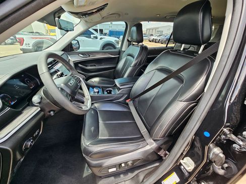 Used 2023 Jeep Grand Cherokee L Limited w/ Luxury Tech Group II AWD/4WD image 16