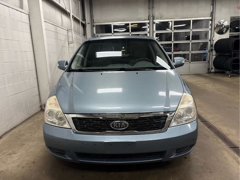 Used 2012 Kia Sedona LX image 3