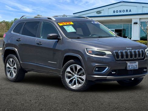 Used 2019 Jeep Cherokee Overland w/ Technology Group AWD/4WD image 2