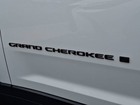 Used 2023 Jeep Grand Cherokee L Laredo AWD/4WD image 39