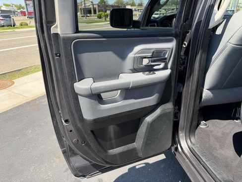Used 2018 RAM 1500 Classic SLT AWD/4WD image 14