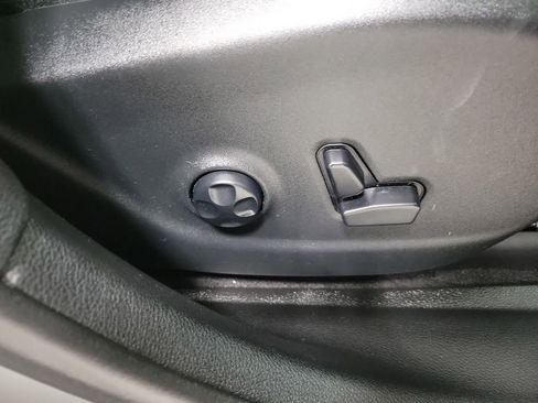 Used 2019 Jeep Cherokee Limited w/ Luxury Group image 22