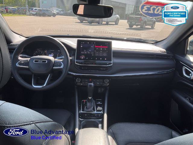 Used 2023 Jeep Compass Trailhawk w/ Trailhawk Convenience Group AWD/4WD image 3