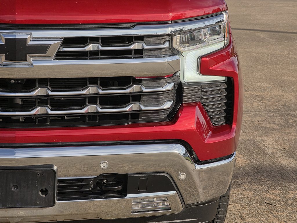 Used 2023 Chevrolet Silverado 1500 LTZ w/ LTZ Convenience Package II RWD image 4