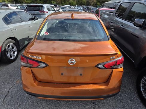 Used 2021 Nissan Versa SR w/ Convenience Package image 3