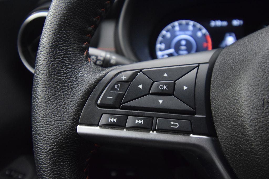 Used 2021 Nissan Kicks SR w/ SR Premium Package FWD image 27