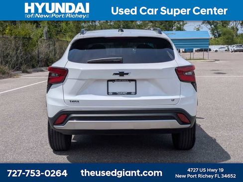 Used 2025 Chevrolet Trax LT w/ Driver Confidence Package FWD image 4