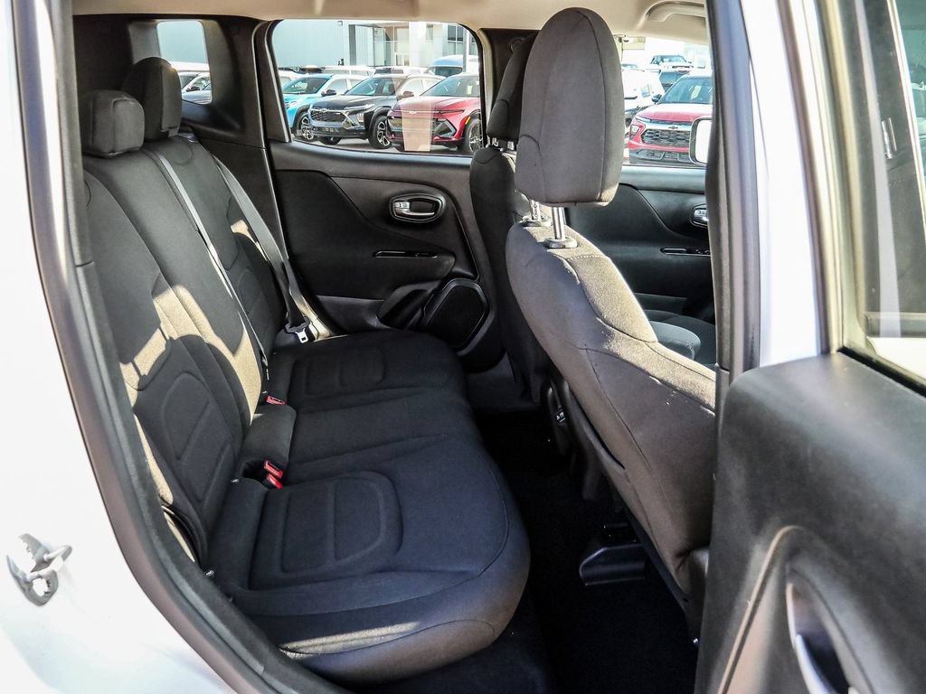 Used 2021 Jeep Renegade Latitude AWD/4WD image 19