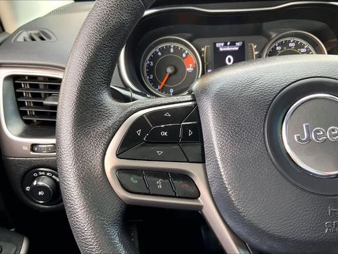 Used 2019 Jeep Cherokee Latitude w/ Popular Appearance Group image 23