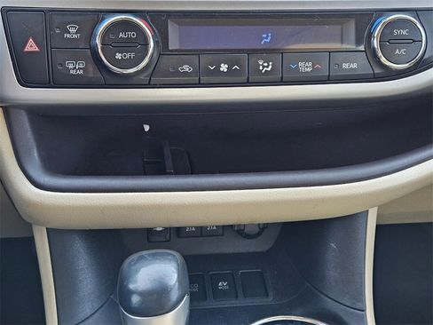 Used 2017 Toyota Highlander Limited Platinum image 18