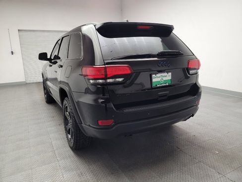 Used 2018 Jeep Grand Cherokee Laredo AWD/4WD image 6