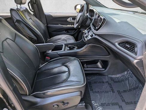 Used 2022 Chrysler Pacifica Limited w/ S Appearance Package image 23