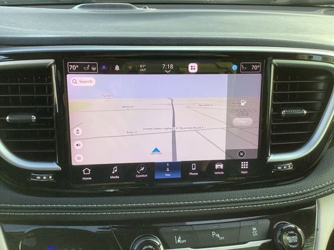 Used 2023 Chrysler Pacifica Limited FWD image 18