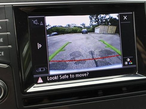 Used 2015 Volkswagen e-Golf SEL Premium FWD image 19