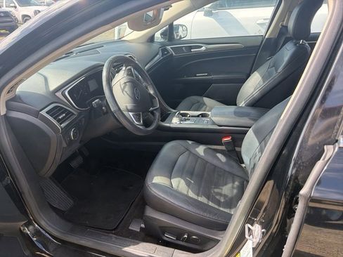 Used 2017 Ford Fusion SE w/ Fusion SE Technology Package FWD image 6