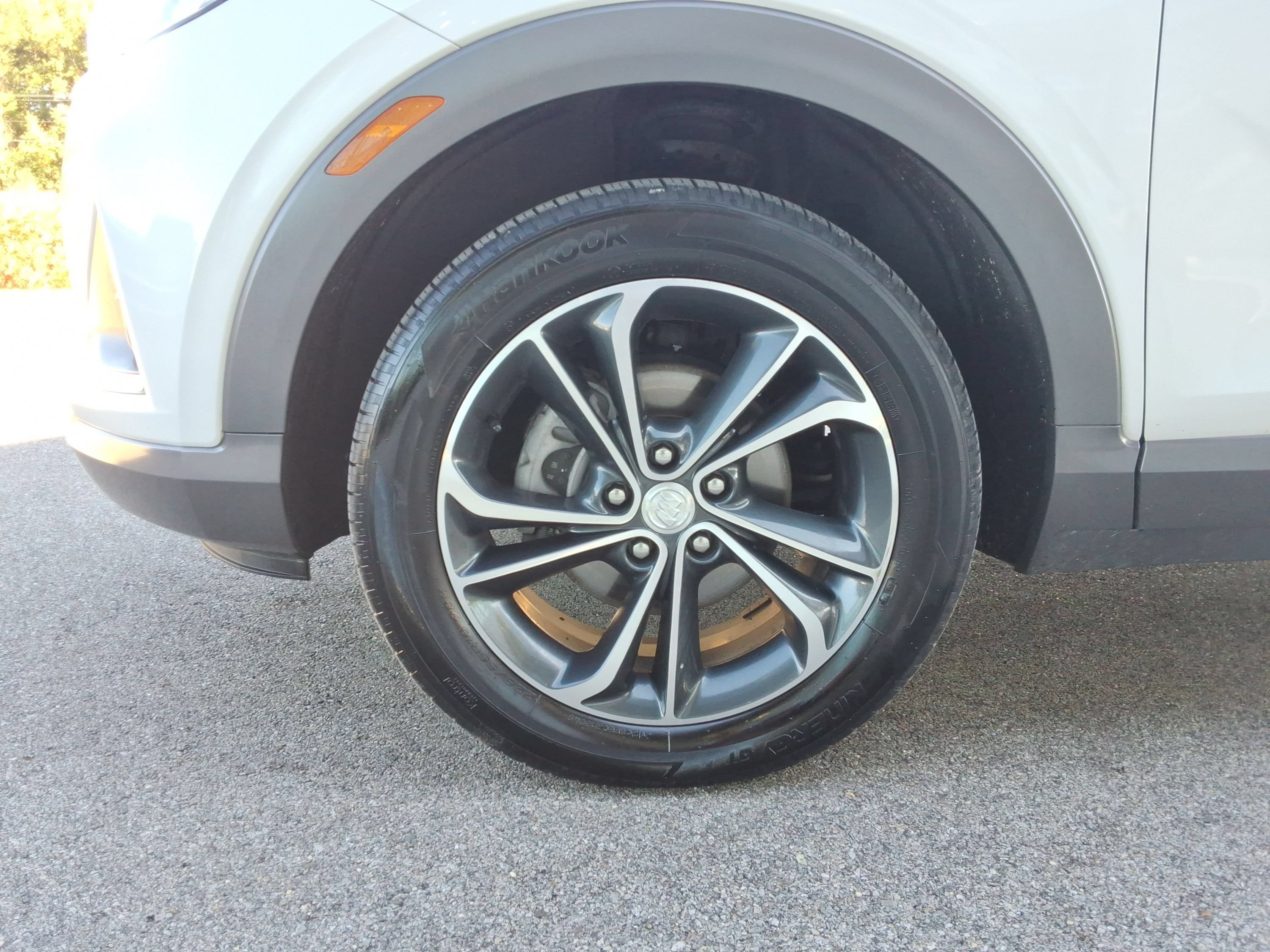 Used 2021 Buick Encore GX Essence AWD/4WD image 46
