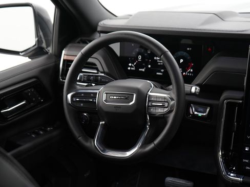 Used 2026 GMC Yukon Denali w/ Sun & Power Step Package AWD/4WD image 15