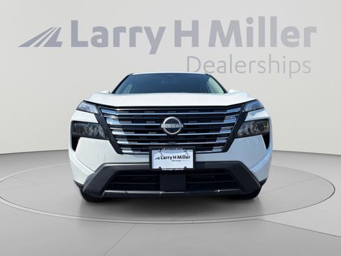 Used 2024 Nissan Rogue SV AWD/4WD image 8