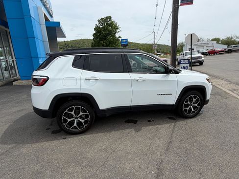 Used 2025 Jeep Compass Limited AWD/4WD image 10