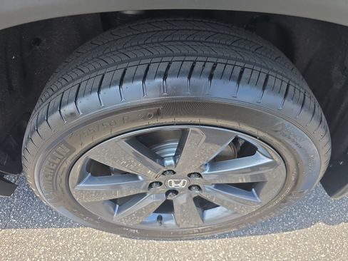 Used 2025 Honda Pilot Sport image 32